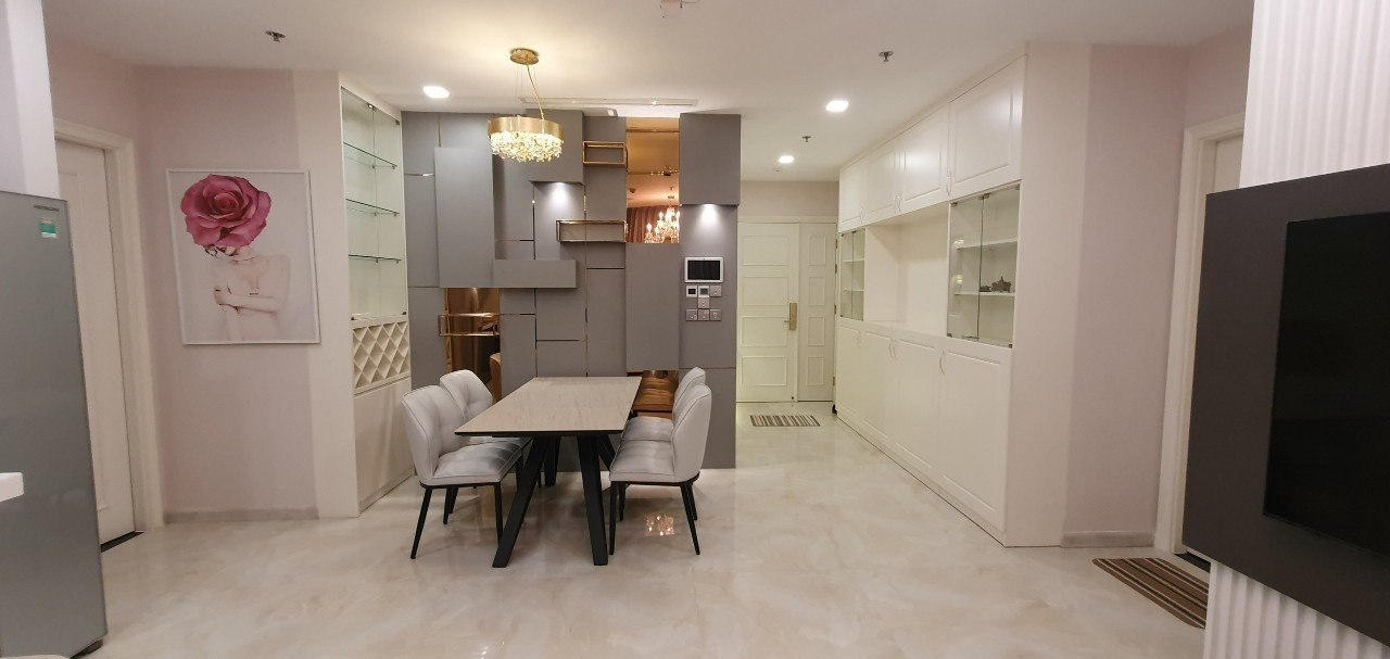 Cho thuê căn hộ 4PN Vinhomes Golden River Bason 165m2 nội thất sang trọng view thoáng giá tốt nhất