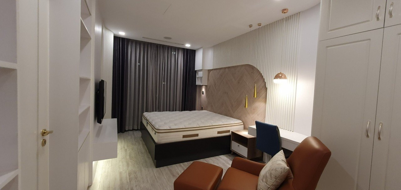 Cho thuê căn hộ 4PN Vinhomes Golden River Bason 165m2 nội thất sang trọng view thoáng giá tốt nhất