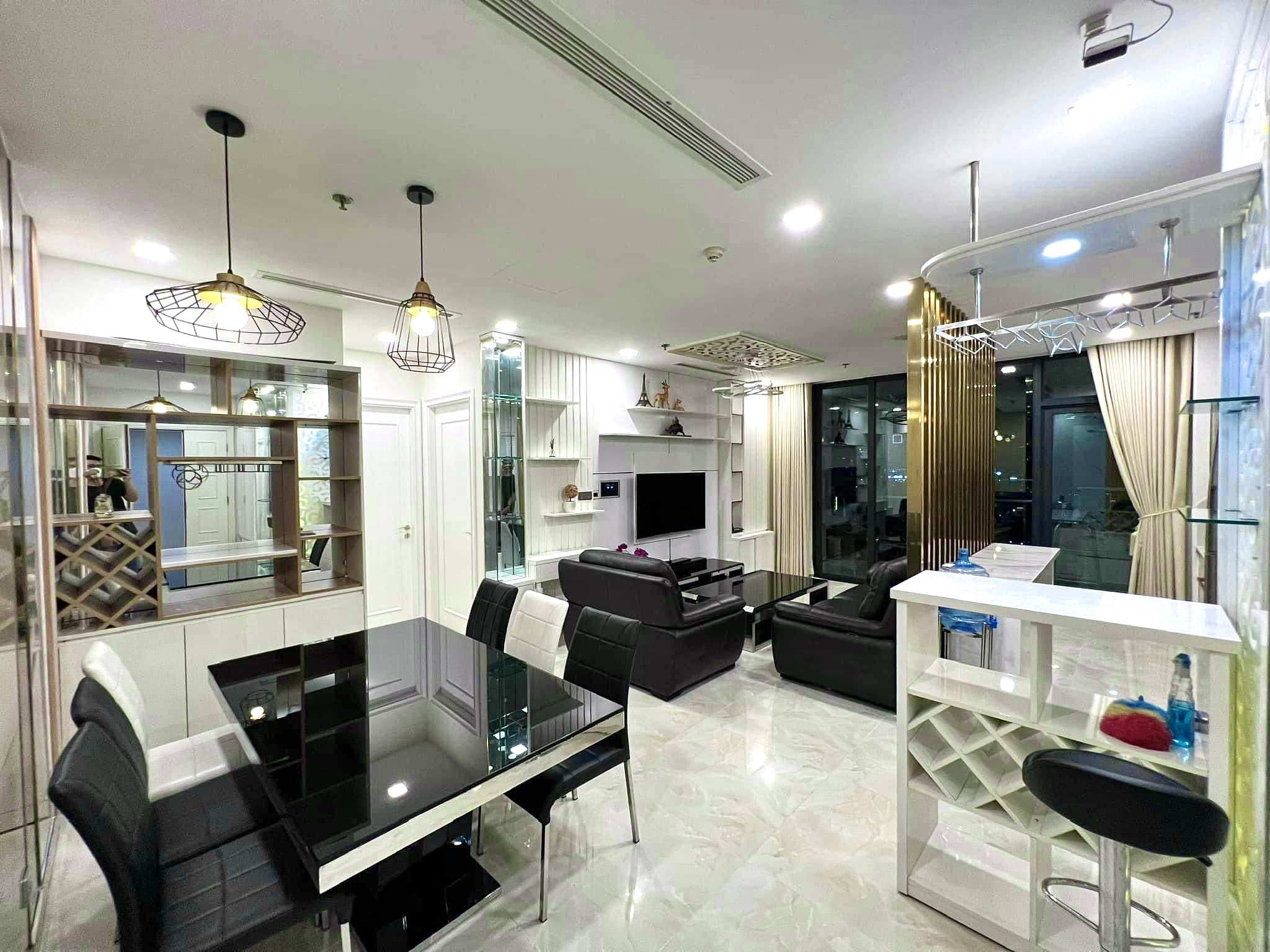Cho thuê Vinhomes Golden River 3PN Vòng Cung 35 triệu/tháng, 100m2, full nội thất cao cấp, giá rẻ nhất thị trường