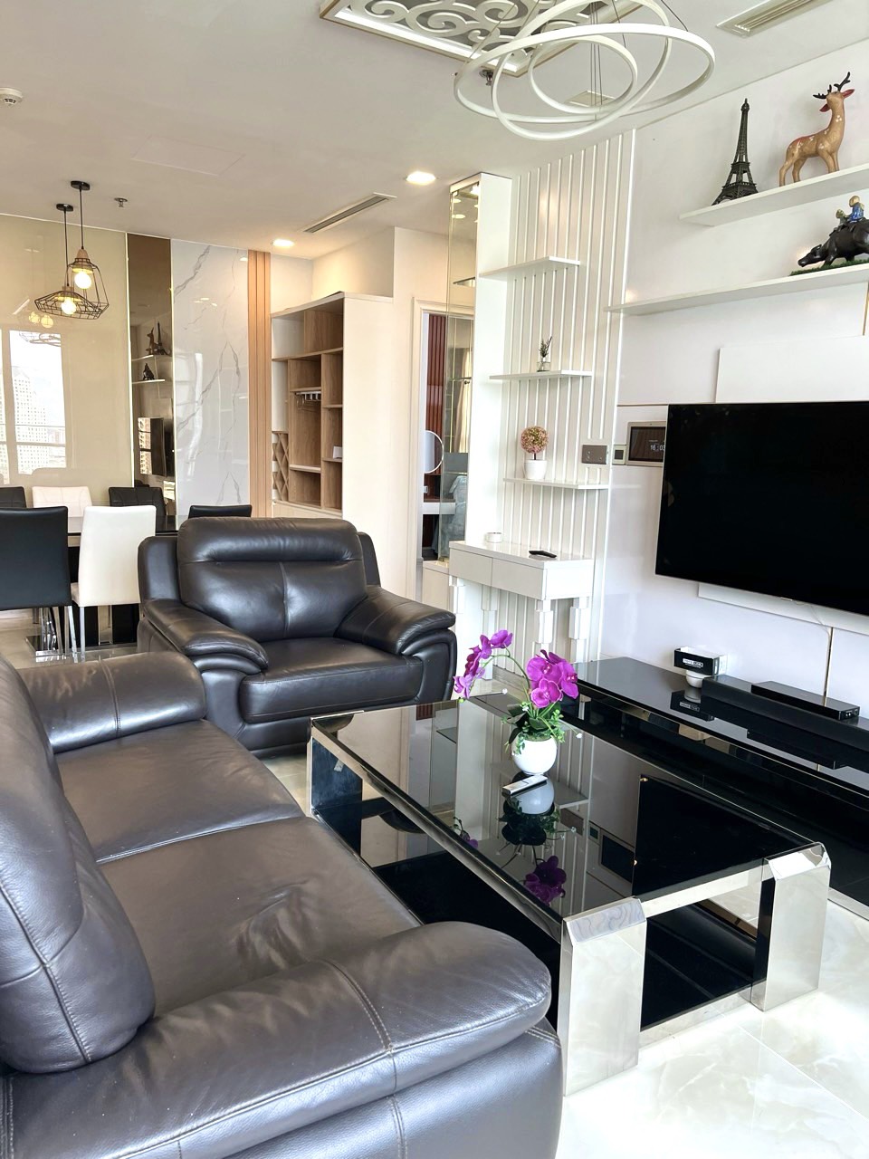 Cho thuê Vinhomes Golden River 3PN Vòng Cung 35 triệu/tháng, 100m2, full nội thất cao cấp, giá rẻ nhất thị trường