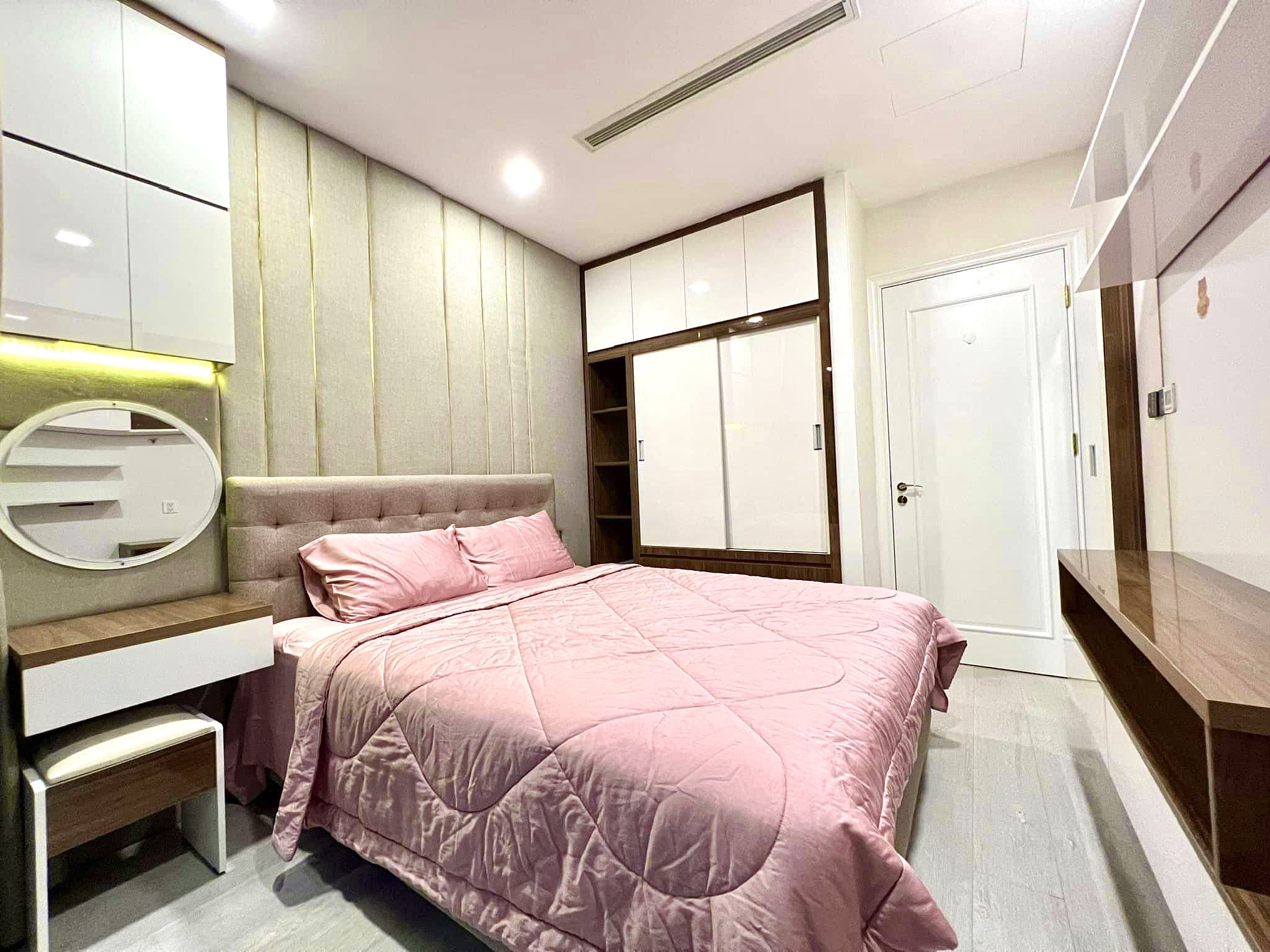 Cho thuê Vinhomes Golden River 3PN Vòng Cung 35 triệu/tháng, 100m2, full nội thất cao cấp, giá rẻ nhất thị trường