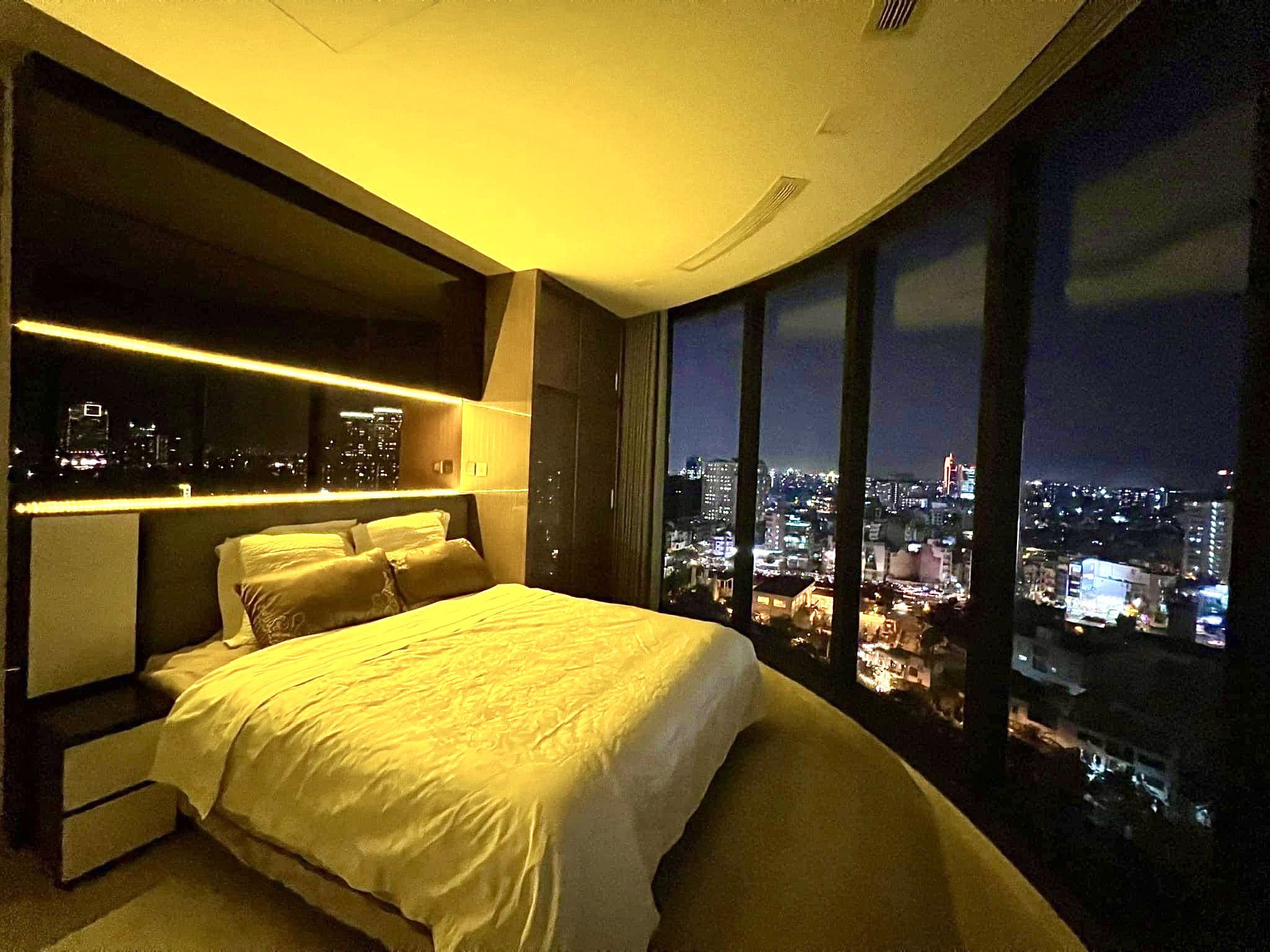 Cho thuê Vinhomes Golden River 3PN Vòng Cung 35 triệu/tháng, 100m2, full nội thất cao cấp, giá rẻ nhất thị trường