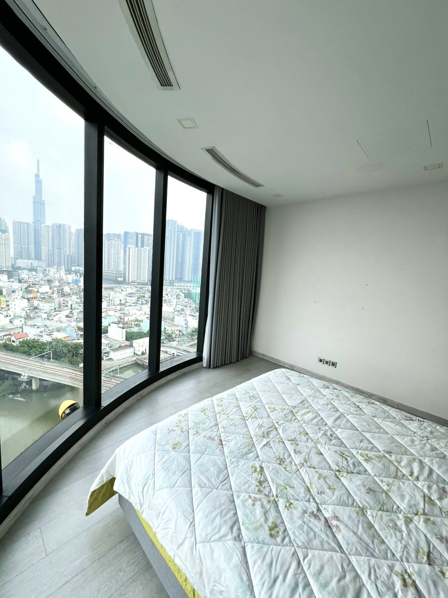 Cho thuê Vinhomes Golden River 3PN Vòng Cung 35 triệu/tháng, 100m2, full nội thất cao cấp, giá rẻ nhất thị trường