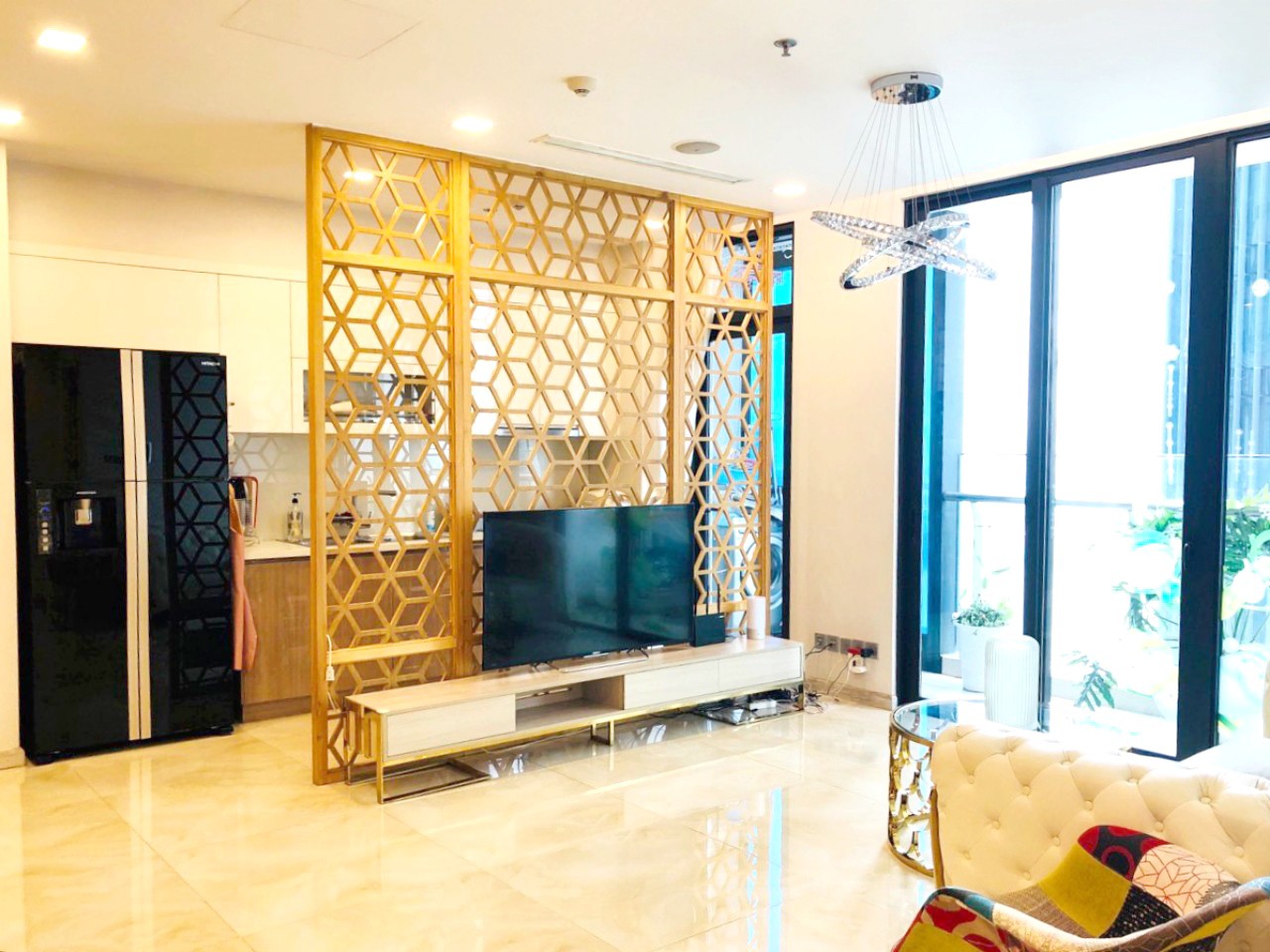 Cho thuê Vinhomes Golden River 3PN giá 35 triệu/tháng, 100m2, full nội thất, giá rẻ nhất thị trường