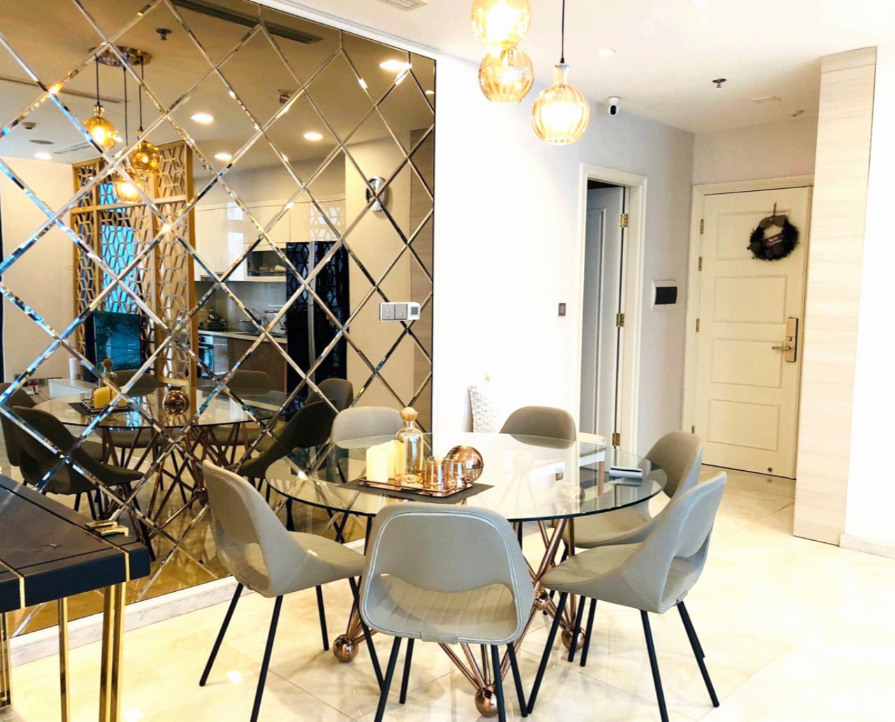 Cho thuê Vinhomes Golden River 3PN giá 35 triệu/tháng, 100m2, full nội thất, giá rẻ nhất thị trường