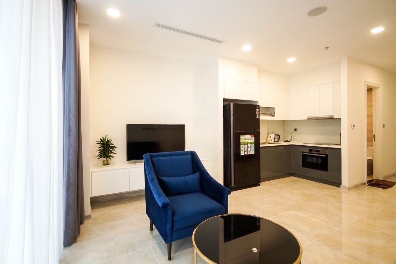Cần cho thuê căn hộ 2PN Vinhomes Golden River Ba Son 80m2 NT sang trọng view thoáng LH 0906 322 053 Linh