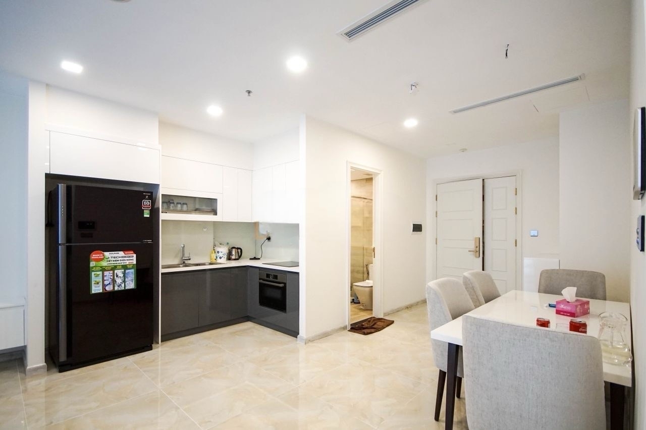 Cần cho thuê căn hộ 2PN Vinhomes Golden River Ba Son 80m2 NT sang trọng view thoáng LH 0906 322 053 Linh
