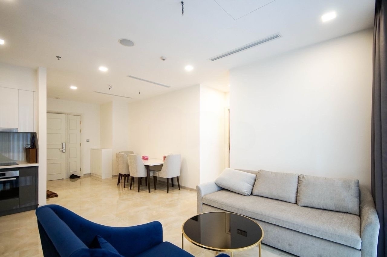 Cần cho thuê căn hộ 2PN Vinhomes Golden River Ba Son 80m2 NT sang trọng view thoáng LH 0906 322 053 Linh