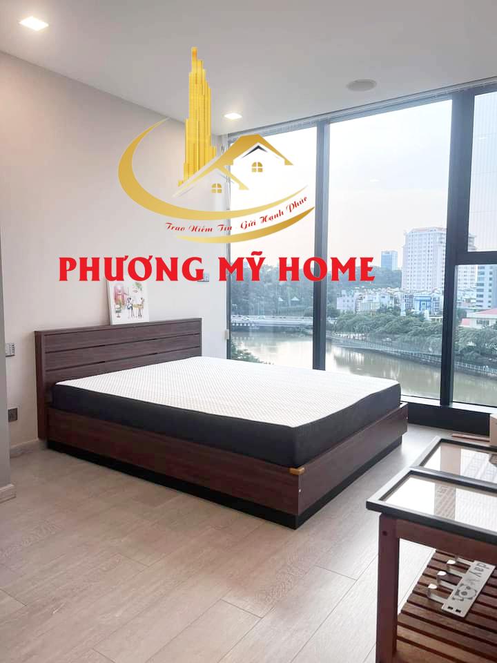 Đang trống sẵn cần cho thuê căn hộ 3PN Vinhomes Ba Son, nội thất cao cấp view sông.