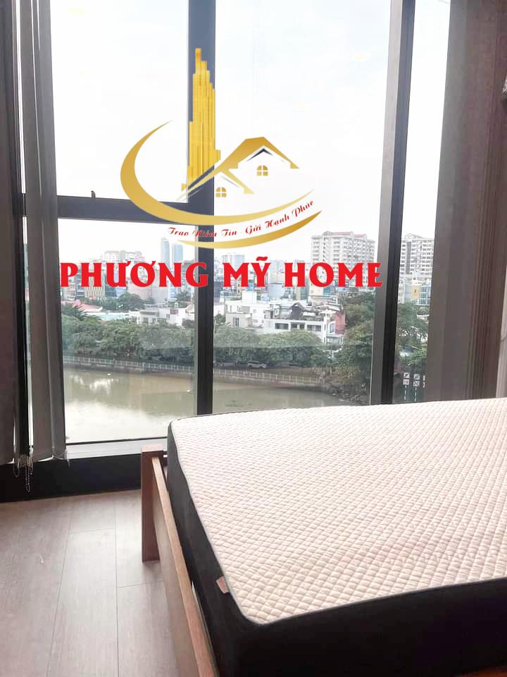 Đang trống sẵn cần cho thuê căn hộ 3PN Vinhomes Ba Son, nội thất cao cấp view sông.