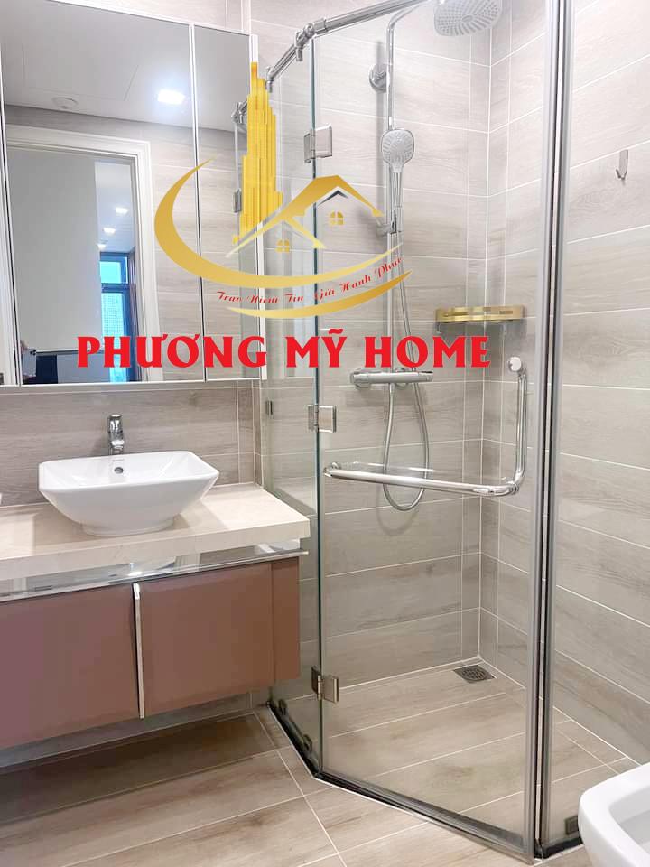 Đang trống sẵn cần cho thuê căn hộ 3PN Vinhomes Ba Son, nội thất cao cấp view sông.