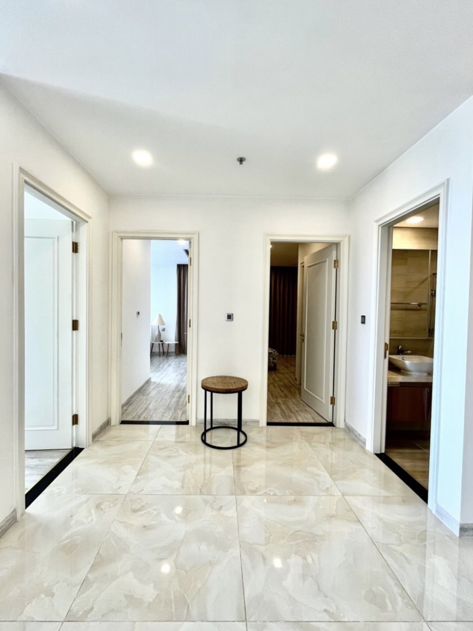 CHO THUÊ GẤP CĂN HỘ 3PN -2WC DT 110m2 VINHOMES BA SON