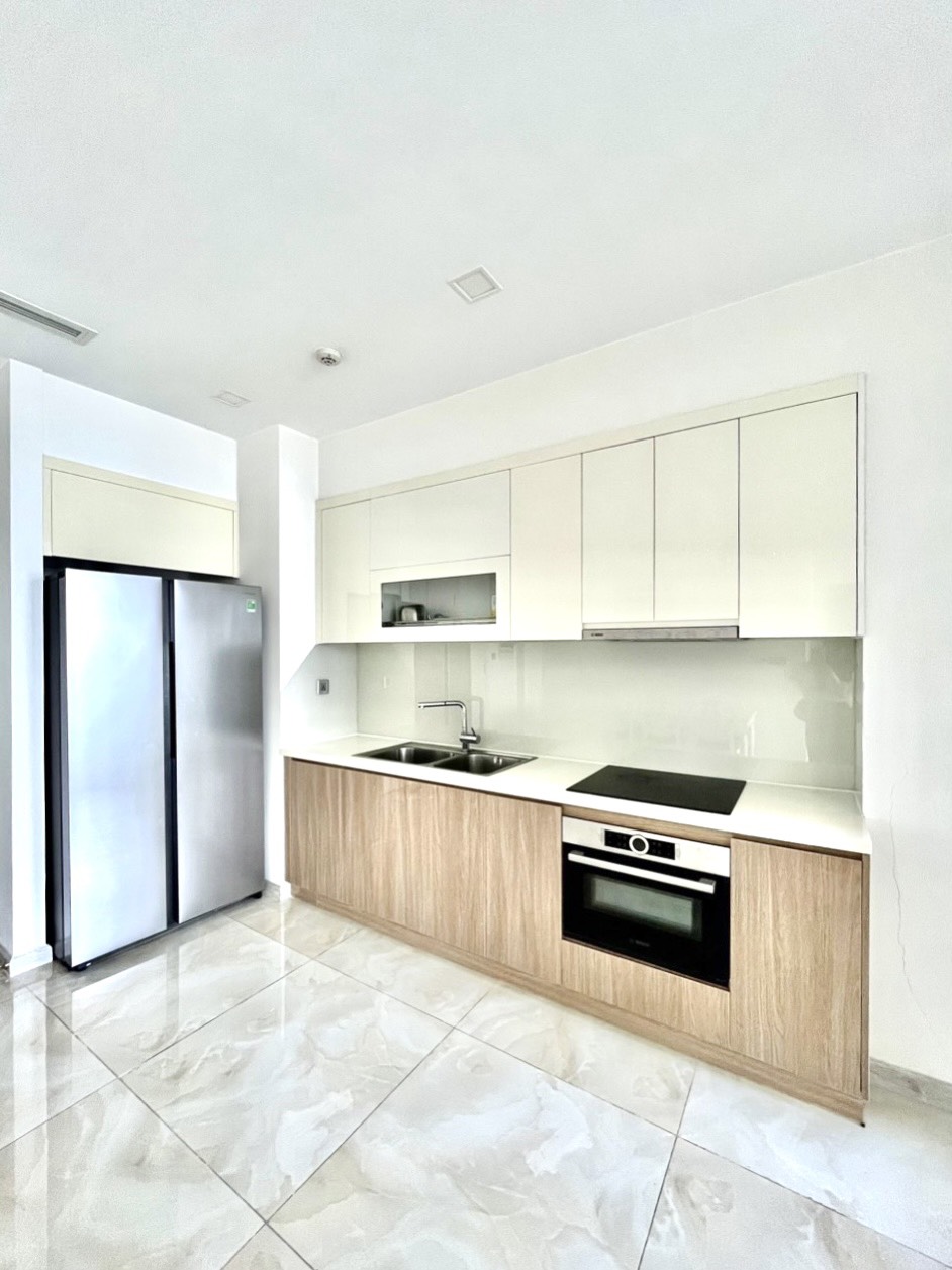 CHO THUÊ GẤP CĂN HỘ 3PN -2WC DT 110m2 VINHOMES BA SON