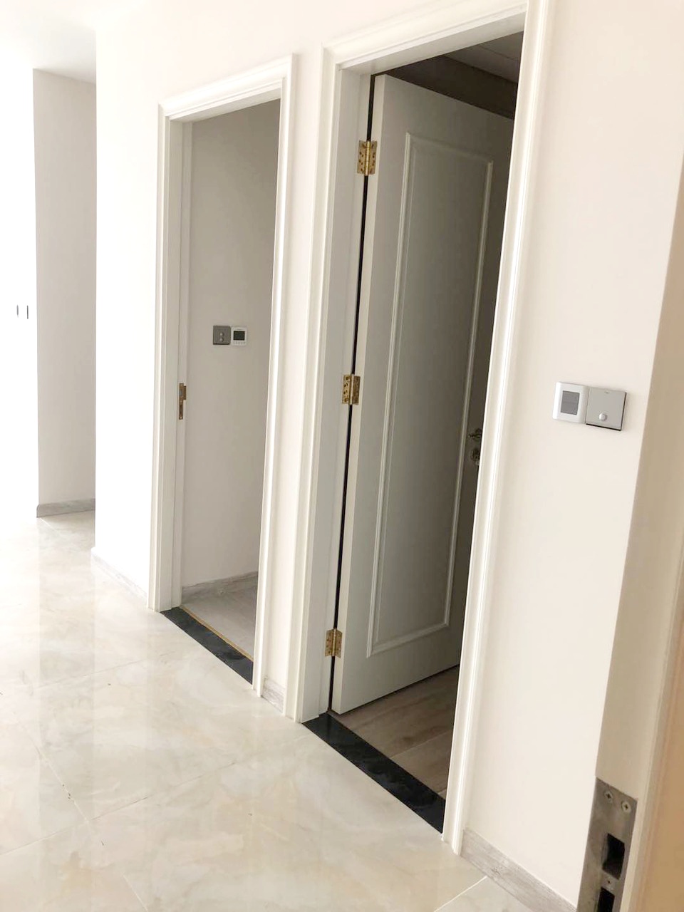 Cần cho thuê căn hộ 2PN Vinhomes Golden River Ba Son 72m2 NTCB view thoáng