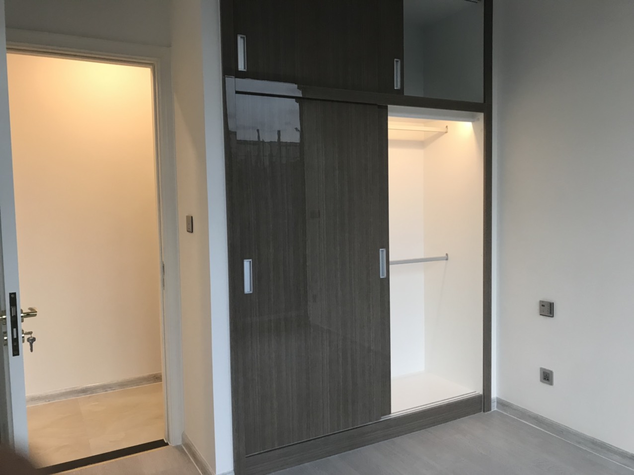 Cần Bán Gấp 2PN -2WC ,78m2 sổ hồng ,view Bitexco giá 11 tỷ