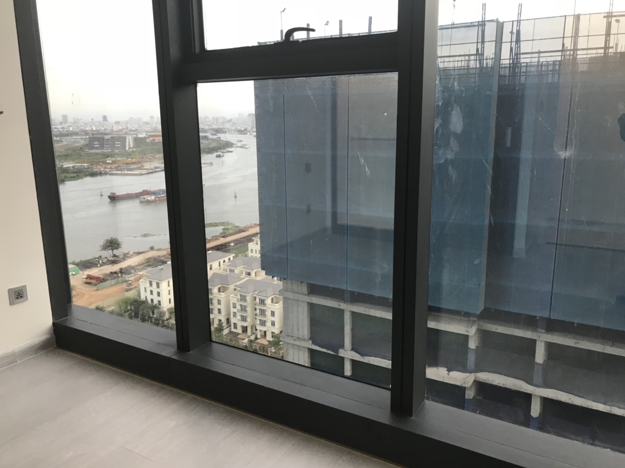 Cần Bán Gấp 2PN -2WC ,78m2 sổ hồng ,view Bitexco giá 11 tỷ