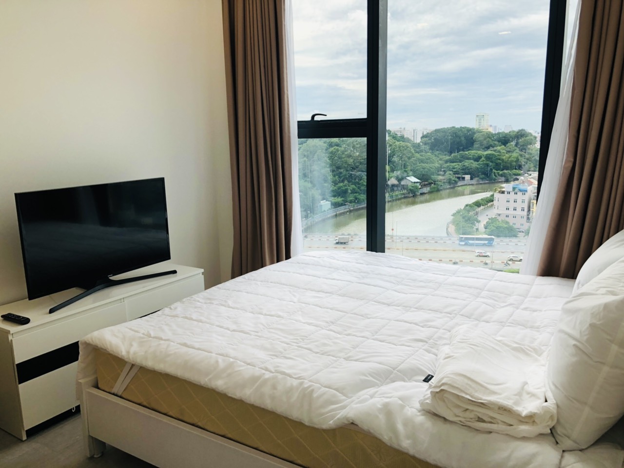 Bán nhanh 2PN Vòng Cung đã có sổ ,view thoáng 80m2 Aqua tầng trung full nội thất 13 tỷ