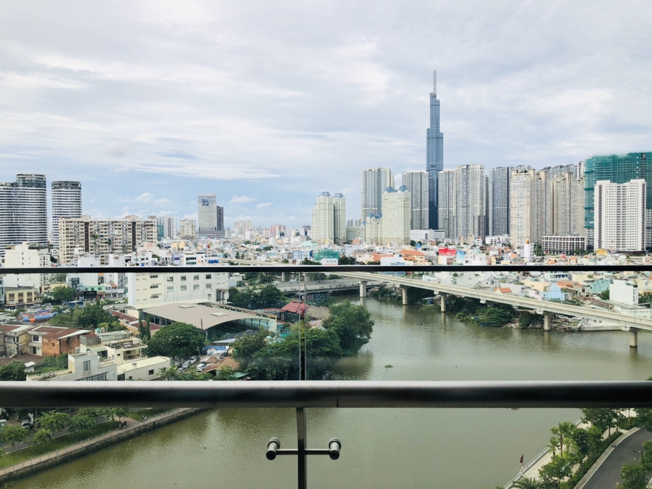 Bán nhanh 2PN Vòng Cung đã có sổ ,view thoáng 80m2 Aqua tầng trung full nội thất 13 tỷ