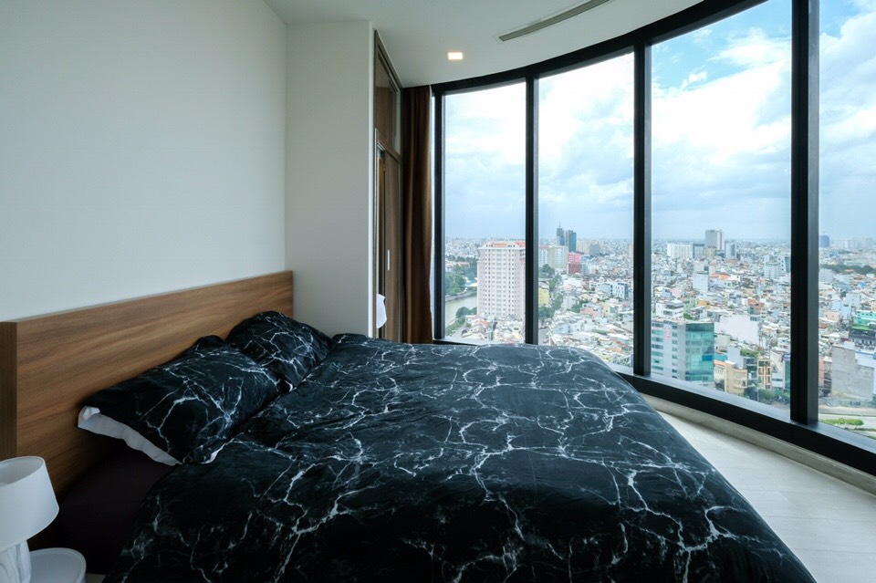 Bán Căn Hộ Vinhomes Golden River 2 Phòng Ngủ 80M2 Vòng Cung View Sông, View Landmark Giá Bán 13,3 tỷ bao hết