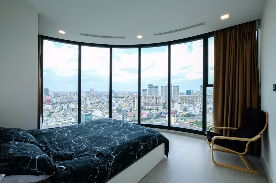 Bán Căn Hộ Vinhomes Golden River 2 Phòng Ngủ 80M2 Vòng Cung View Sông, View Landmark Giá Bán 13,3 tỷ bao hết