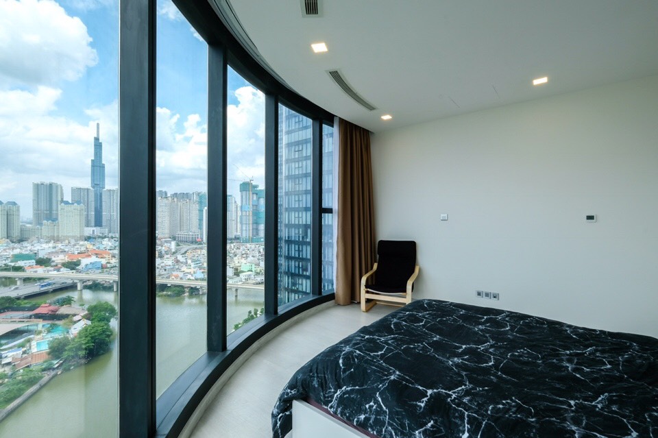 Bán Căn Hộ Vinhomes Golden River 2 Phòng Ngủ 80M2 Vòng Cung View Sông, View Landmark Giá Bán 13,3 tỷ bao hết