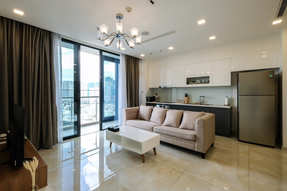 Cần cho thuê căn hộ 2PN Vinhomes Golden River Ba Son 80m2 NT sang trọng view thoáng LH: 0906322053