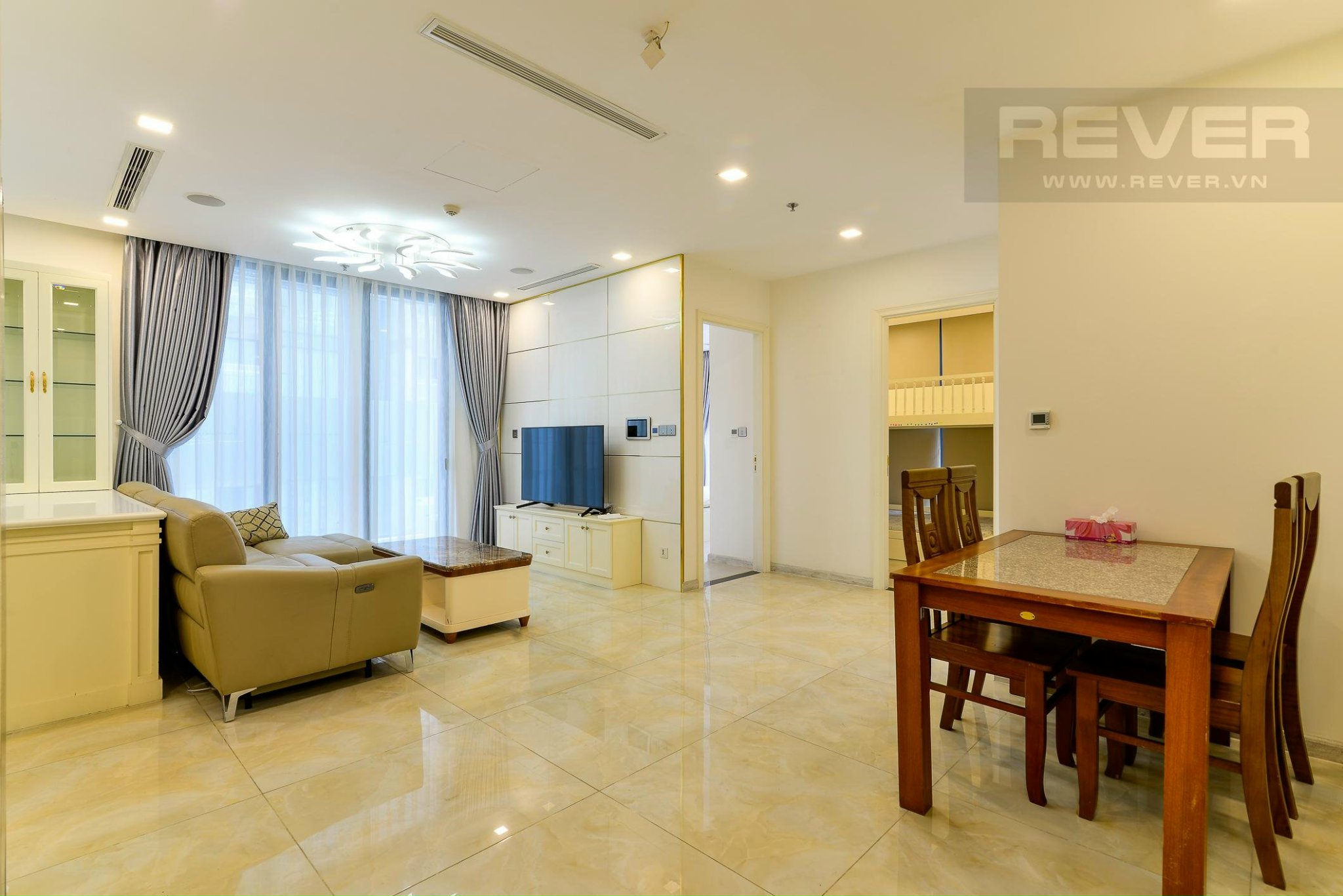 Cho thuê căn hộ 3PN Vinhomes Golden River Ba Son 100m2 nội thất sang trọng view thoáng giá tốt 30 tr/th .Lh 0906322053