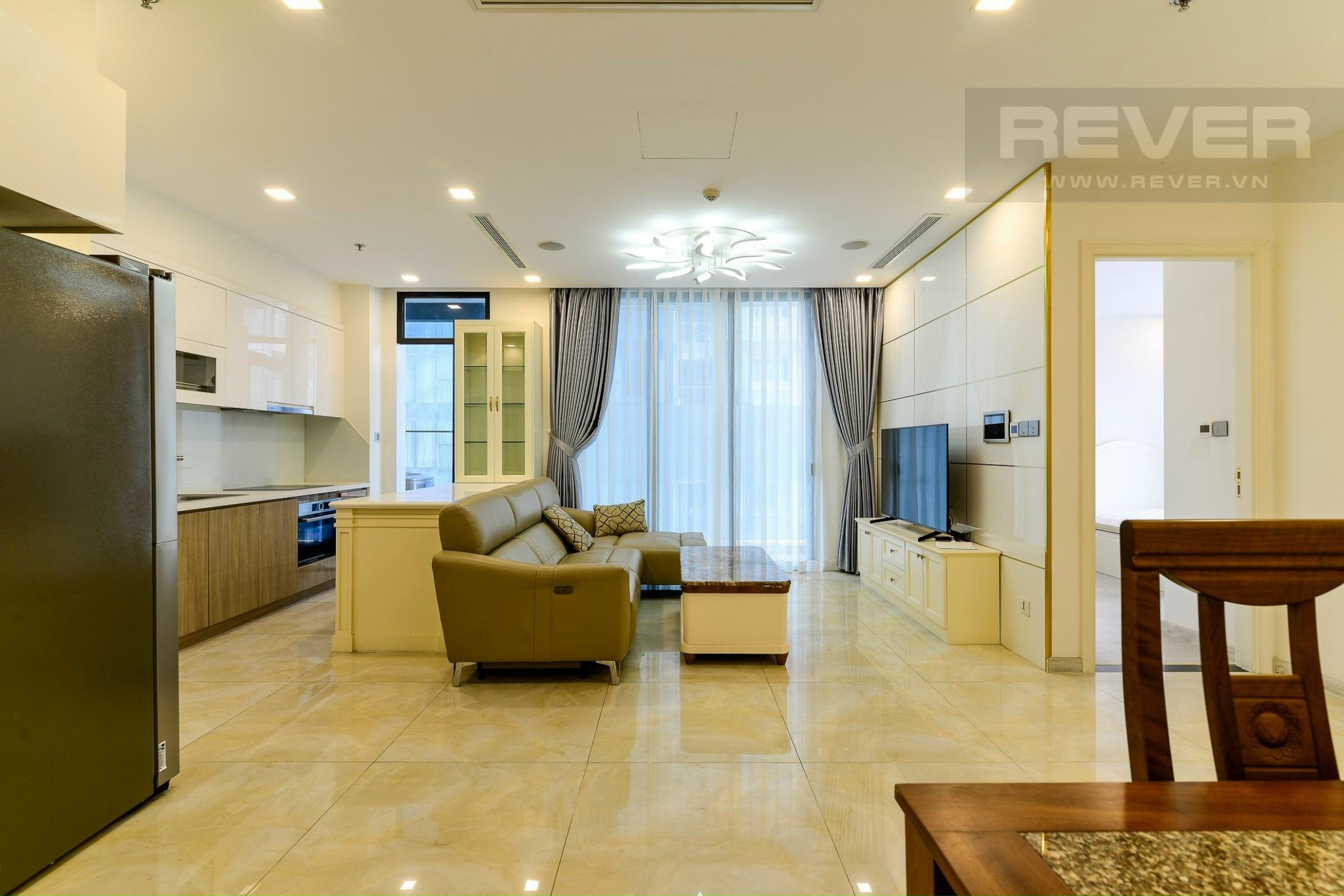 Cho thuê căn hộ 3PN Vinhomes Golden River Ba Son 100m2 nội thất sang trọng view thoáng giá tốt 30 tr/th .Lh 0906322053