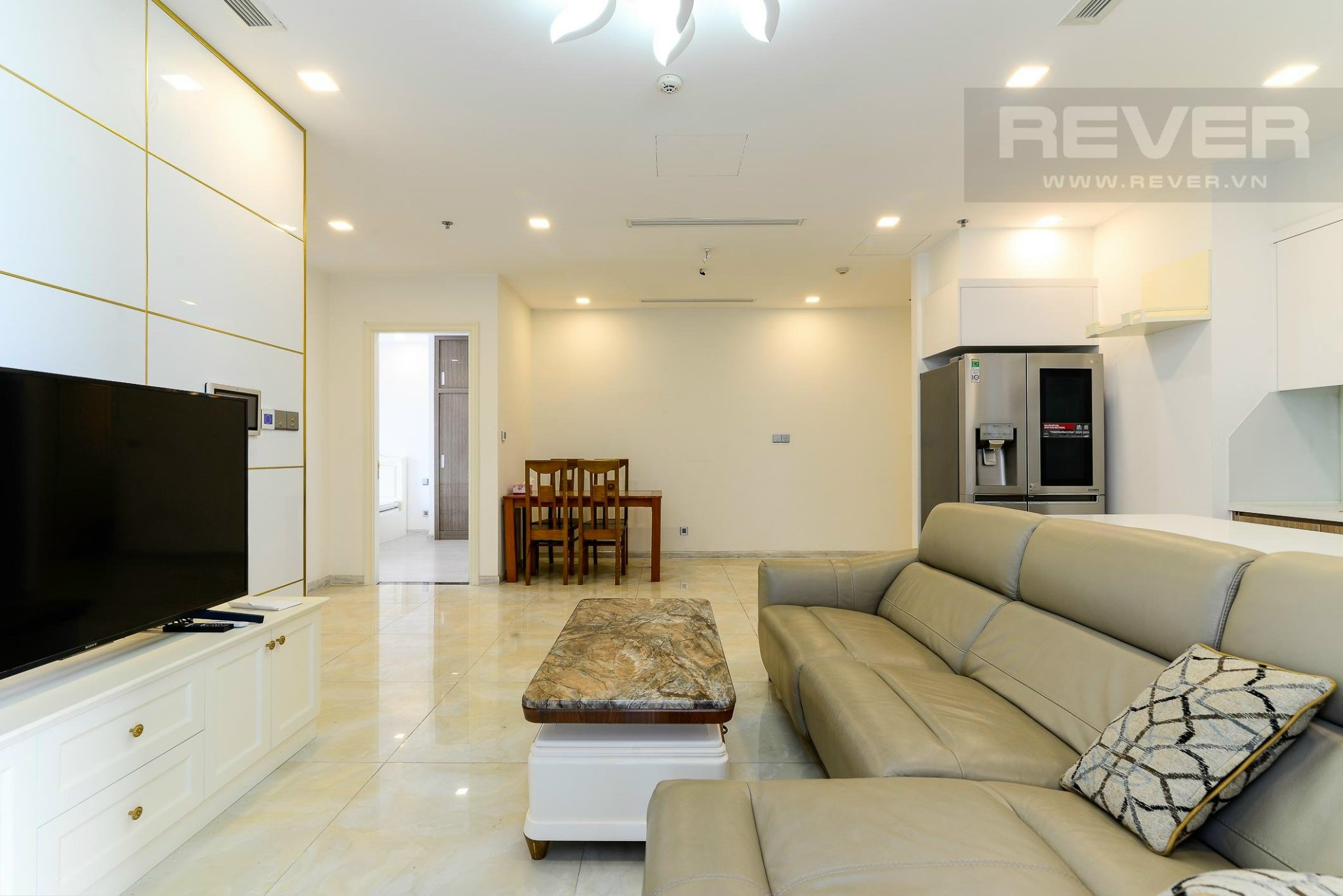 Cho thuê căn hộ 3PN Vinhomes Golden River Ba Son 100m2 nội thất sang trọng view thoáng giá tốt 30 tr/th .Lh 0906322053