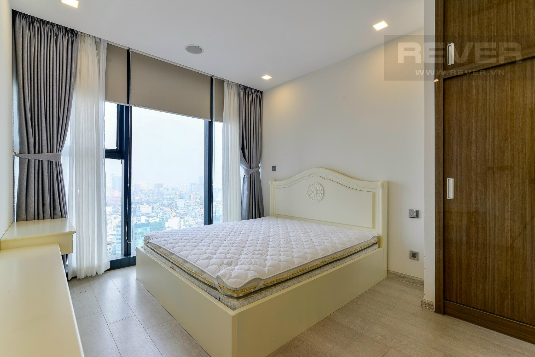 Cho thuê căn hộ 3PN Vinhomes Golden River Ba Son 100m2 nội thất sang trọng view thoáng giá tốt 30 tr/th .Lh 0906322053