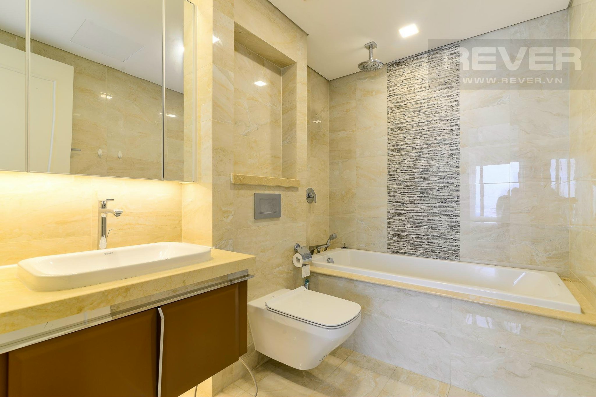 Cho thuê căn hộ 3PN Vinhomes Golden River Ba Son 100m2 nội thất sang trọng view thoáng giá tốt 30 tr/th .Lh 0906322053