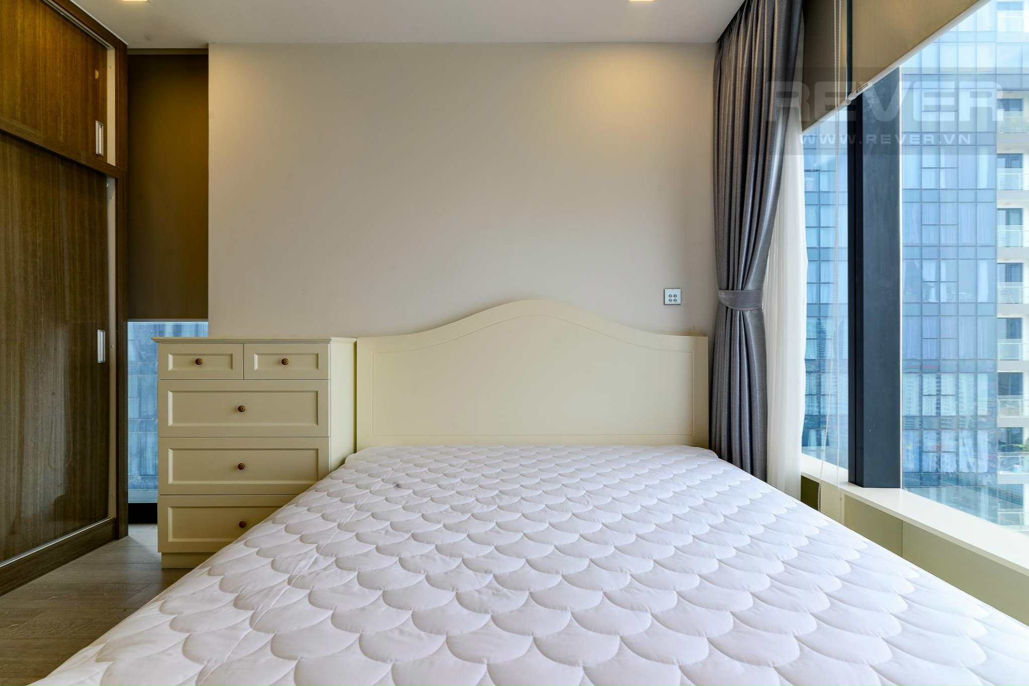 Cho thuê căn hộ 3PN Vinhomes Golden River Ba Son 100m2 nội thất sang trọng view thoáng giá tốt 30 tr/th .Lh 0906322053