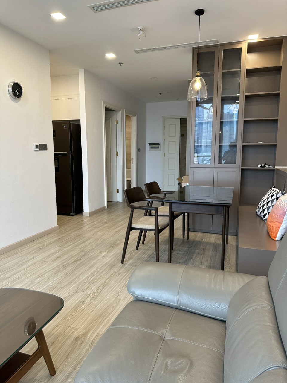 Cho Thuê gấp Căn hộ 2PN 72m2 Vinhomes Golden River Bason