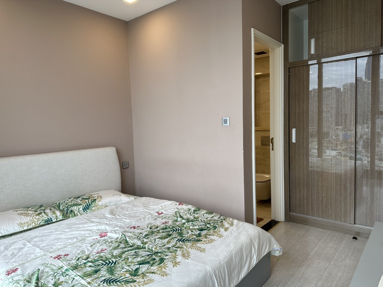 Cho Thuê gấp Căn hộ 2PN 72m2 Vinhomes Golden River Bason