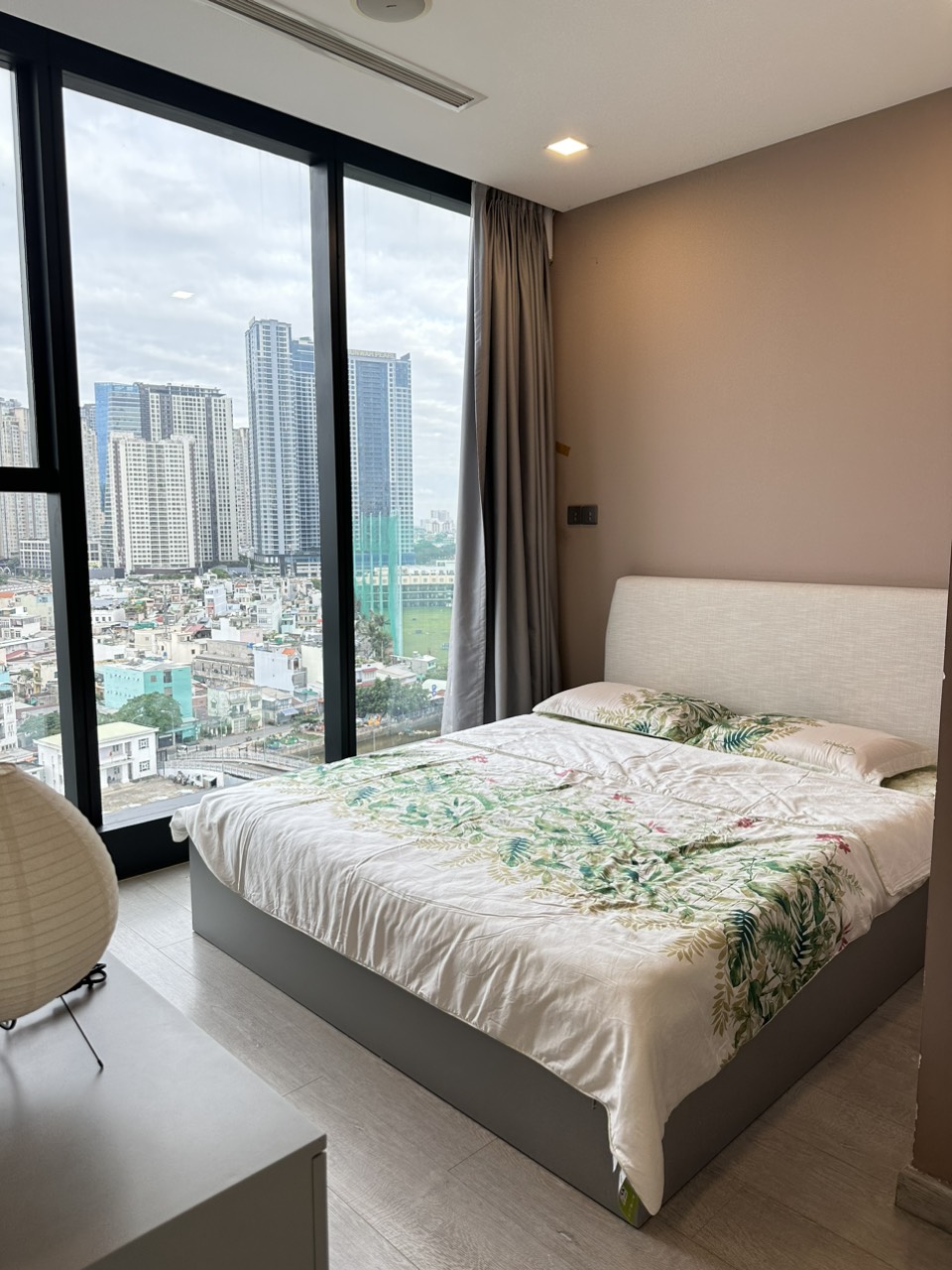 Cho Thuê gấp Căn hộ 2PN 72m2 Vinhomes Golden River Bason