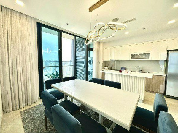 Tôi kẹt tiền cần bán gấp căn 2PN ,80m2 ,Vòng Cung Vinhomes Golden River Quận 1 giá chỉ 10.5 tỷ