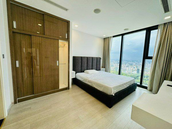 Tôi kẹt tiền cần bán gấp căn 2PN ,80m2 ,Vòng Cung Vinhomes Golden River Quận 1 giá chỉ 10.5 tỷ