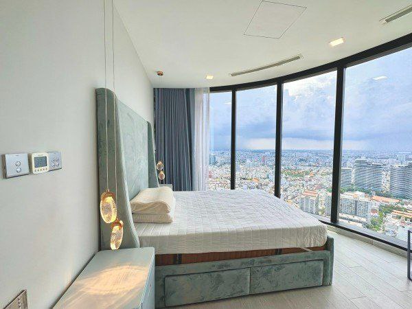 Tôi kẹt tiền cần bán gấp căn 2PN ,80m2 ,Vòng Cung Vinhomes Golden River Quận 1 giá chỉ 10.5 tỷ