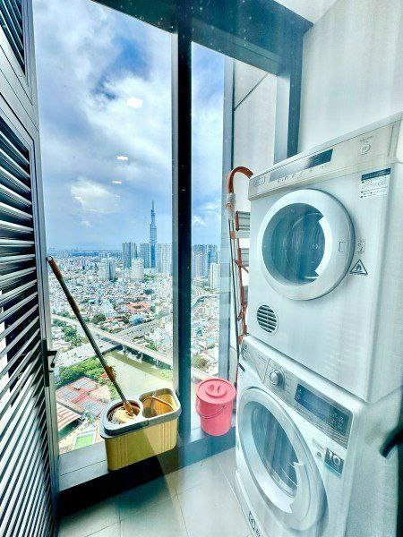 Tôi kẹt tiền cần bán gấp căn 2PN ,80m2 ,Vòng Cung Vinhomes Golden River Quận 1 giá chỉ 10.5 tỷ