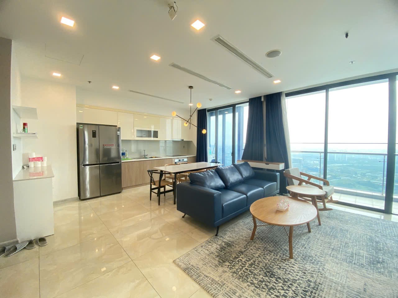 Chủ nhà cần cho thuê căn hộ cao cấp 4PN Vinhomes Golden River Bason-157m2-toà Aqua, giá 92 triệu.