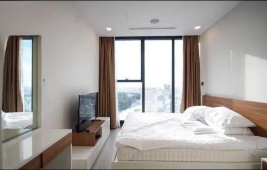 Cần cho thuê căn hộ 2PN Vinhomes Golden River Ba Son 80m2 NT sang trọng view thoáng LH: 0906322053