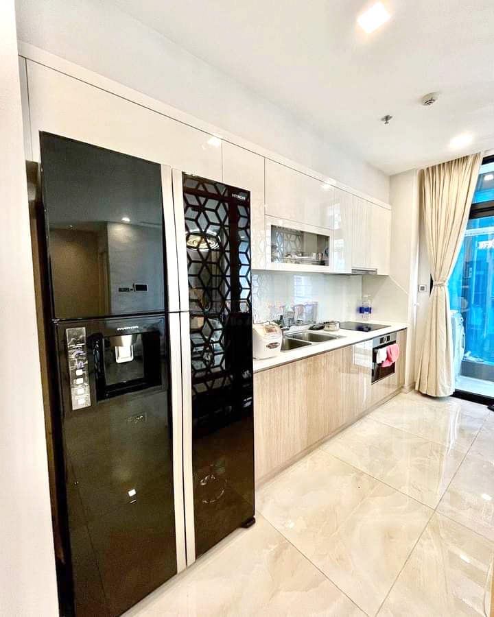 Cho thuê căn hộ 3PN Vinhomes Golden River view Sông, nội thất hiện đại, sang trọng. Call 0906322053 Linh
