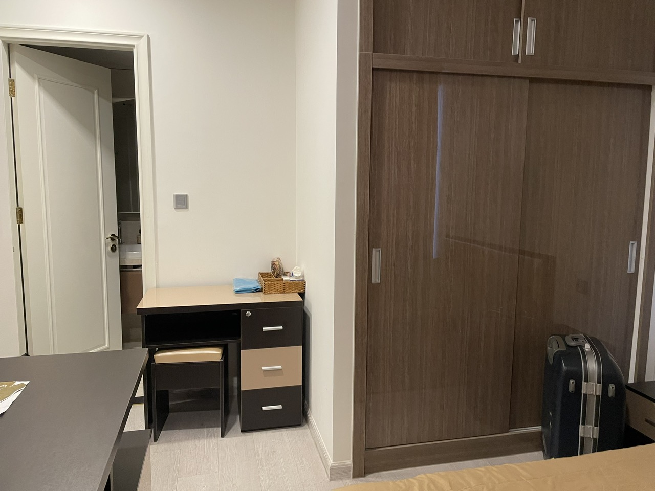 Cho thuê căn hộ 2PN – 2WC View Bitexco diện tích 80m2 giá tốt chỉ 25 tr/th
