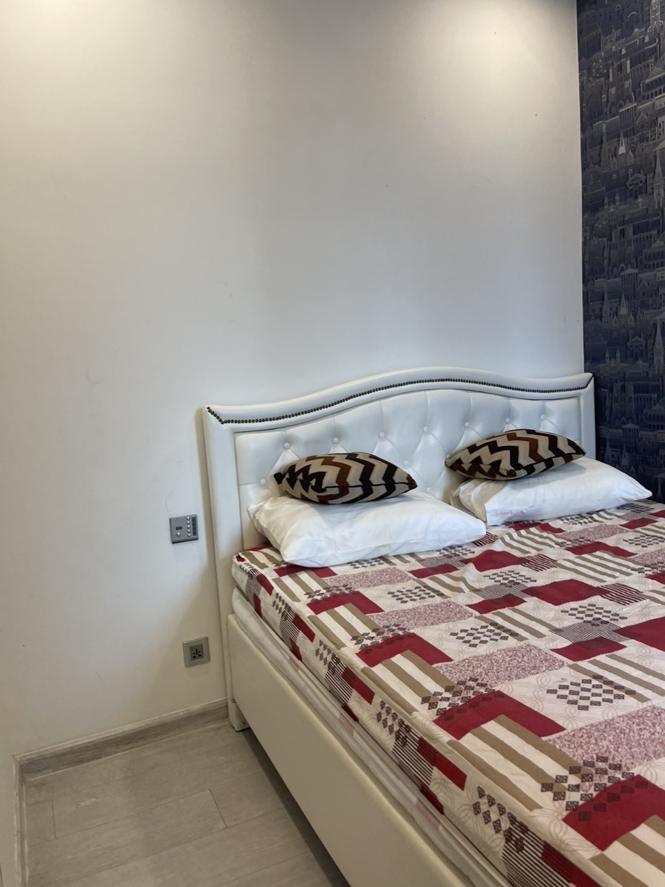 Hot Vinhomes Golden River Bason 2PN full nội thất ,tầng thấp giá chỉ 22 tr/th