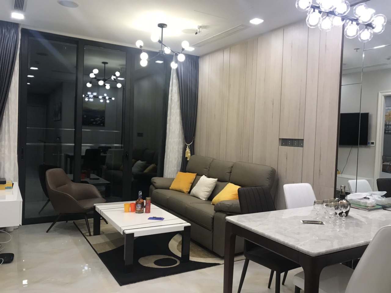 Căn hộ 2PN -2WC view Bitexco Vinhomes Golden River cho thuê