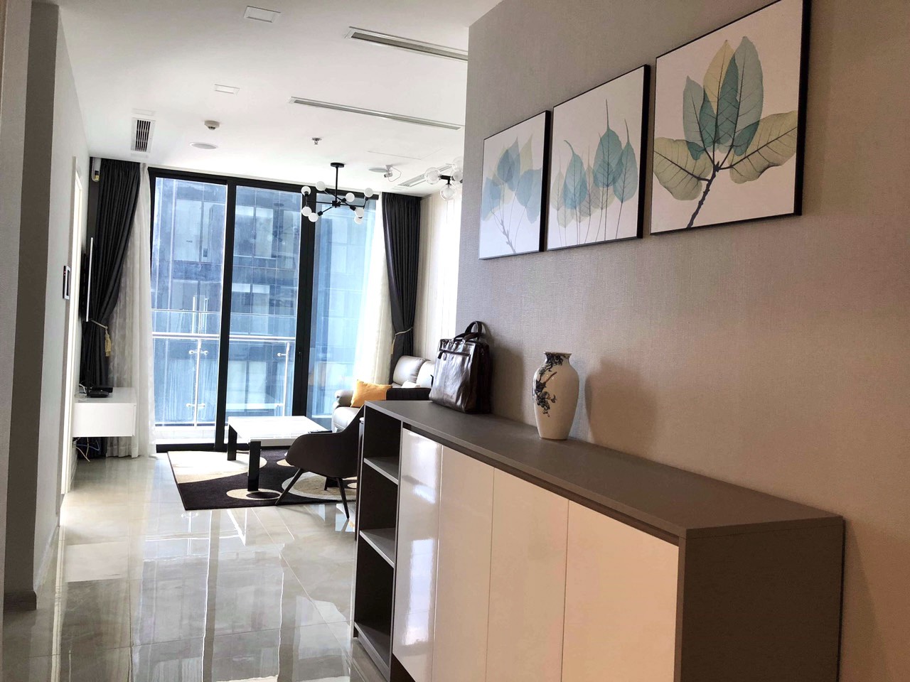Căn hộ 2PN -2WC view Bitexco Vinhomes Golden River cho thuê