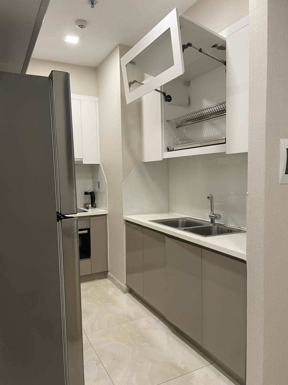 Cho thuê căn hộ Vinhomes Golden River, 1PN, giá chỉ 18 triệu/tháng như hình