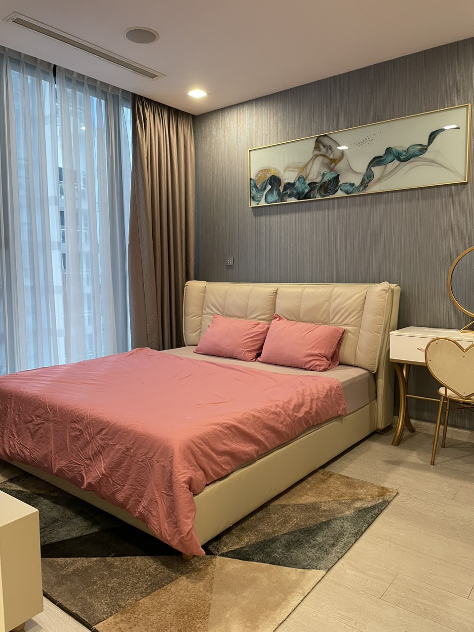 Cho thuê căn hộ Vinhomes Golden River, 1PN, giá chỉ 18 triệu/tháng như hình