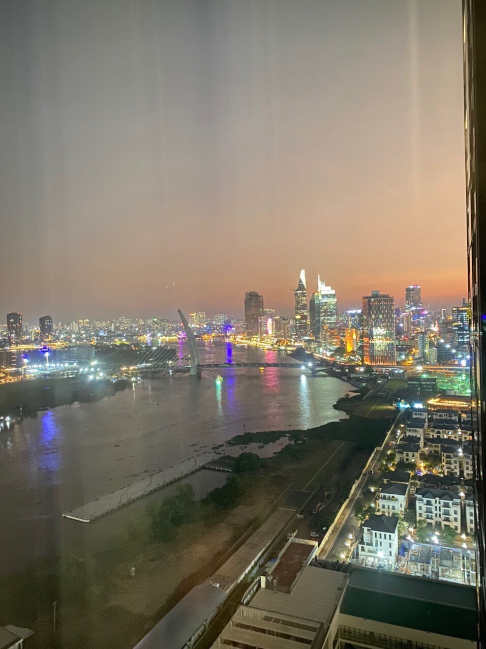 Bán căn hộ Vinhomes Golden River 2PN, đầy đủ nội thất, view sông Sài Gòn và Bitexco