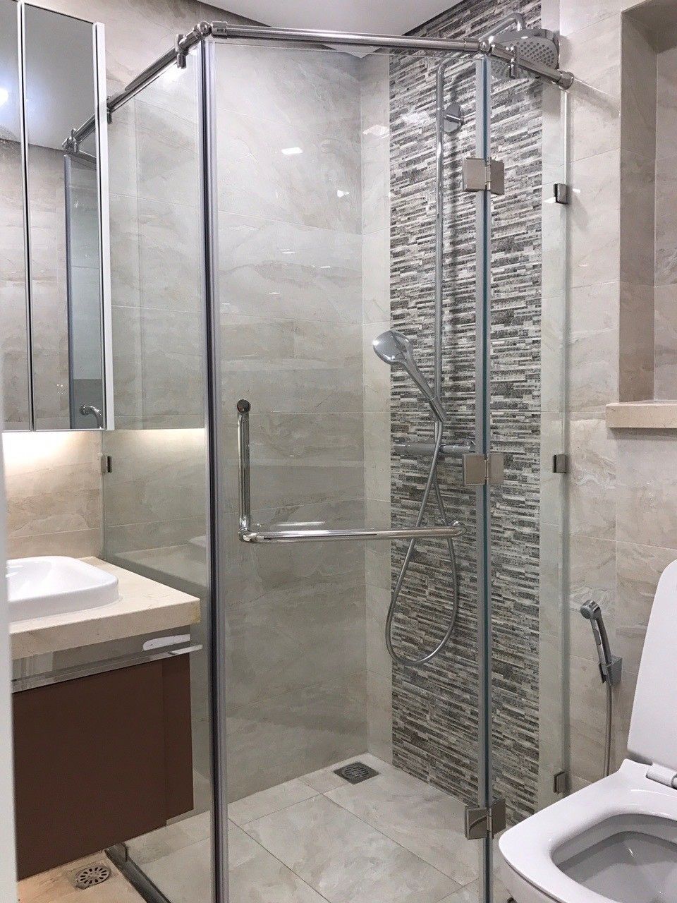 Cần bán nhanh 1PN view Bitexco 5.8 tỷ Vinhomes Golden River Bason Quận 1